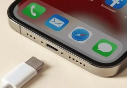 钢城苹果15维修分享iPhone15改USB-C接口后能和安卓用户互借充电器吗 